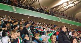 Setka dzieci z Zambrowa i Rutek na meczu Legia – Cracovia