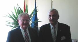 Ambasador USA w Polsce - Victor Ashe z wizytą w Zambrowie /Fot. Daniel Miedzik