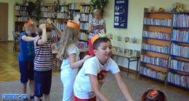 Uczniowie „Czwórki” z wizytą w bibliotece