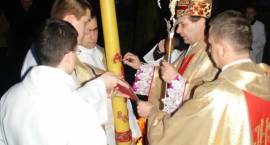 Liturgia Wielkosobotnia w kościele pw. Trójcy Przenajświętszej w Zambrowie /Fot....