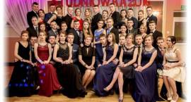 Studniówka w ZSA 2016. Zdjęcia grupowe
