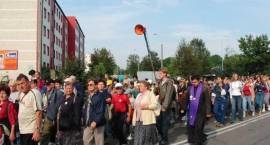 Pielgrzymi maszerują ul. Mazowiecką - piątek godz. 9.30 / Fot. GZAW