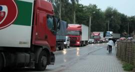 Przez awarię układu hamulcowego w ciężarówce w centrum miasta natychcmiast pojawiły się...