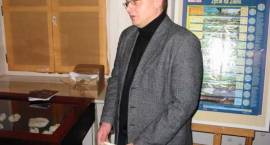Krzysztof Sychowicz prezentuje książkę /Fot. grzegorz Zawistowski
