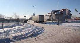 Ciężarówki parkują na ulicach