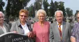 Dawni uczniowie i emerytowaniu nauczyciele zatroszczyli się o pomnik prof....