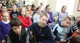 Spotkanie uczniów Szkoły Podstawowej nr 4 w Zambrowie z Wandą Chotomską