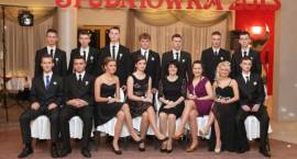 Studniówka Zespołu Szkół Agroprzedsiębiorczości - zdjęcia grupowe