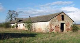 Niszczejący budynek owczarni /fot. Katarzyna Walendziak