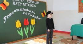 Maluchy walczyły w konkursie recytatorskim w Osowcu