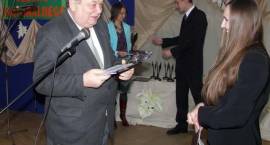 Antoni Słaby - dyrektor Banku Spółdzielczego w Zambrowie odbiera nagrodę Złotego Pegaza...