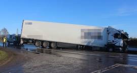 TIR wjechał do rowu
