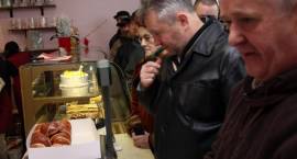 W Tłusty Czwartek od samego rana w najpopularniejszej ciastkarni w Zambrowie - Anna -...
