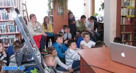 Arkadisz Niemirski odwiedził Bibliotekę w Szumowie