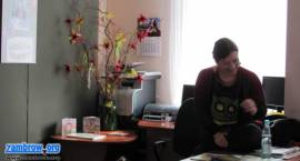 Spotkanie pisarki Natalii Usenko z dziećmi w bibliotece w Szumowie
