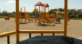 Budowa placu zabaw nad zalewem dobiega końca