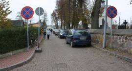 Na tym odcinku ul. Ks. M. Krajewskiego obowiązuje zakaz zatrzymywania po obu stronach