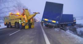 Skutki wypadku na drodze nr 8 w okolicach Ostrożnego (gm. Szumowo, powiat Zambrów) w...