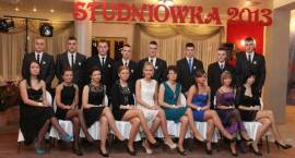 Studniówka Zespołu Szkół Agroprzedsiębiorczości - zdjęcia grupowe