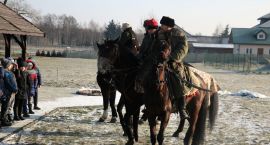 Zimowy rajd konny Szlakiem Powstań Narodowych zawitał do Szumowa