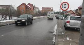 W rejonie cmentarza parafialnego w Zambrowie wprowadzono zmianę w organizacji ruchu