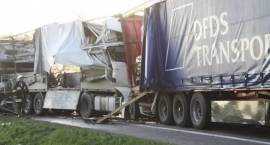 Karambol na drodze krajowej nr 8. TIR wpadł na kolumnę stojących pojazdów.