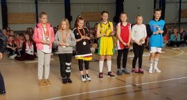 Srebro dziewcząt UKS Orkan na turnieju w Białymstoku