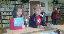 Pasowanie na czytelnika dla pierwszoklasistów ze Szkoły Podstawowej nr 4 w Zambrowie