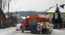 10.02.2006 r. godz. 14.00 - piaskarka na ulicy w Szumowie /Fot. G. Zawistowski
