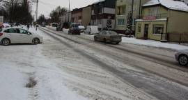 Nawrót zimy. Bardzo trudne warunki na drogach i chodnikach