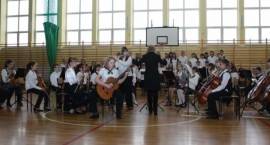 Koncert orkiestry smyczkowej i chóru z Białegostoku w SP4
