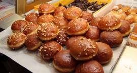 W kolejce po pączki. Dziś Tłusty Czwartek.