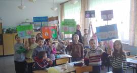 Pikieta uczniów SP3 przeciw agresji i przemocy