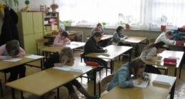 Międzyszkolny konkurs czytelniczy Baśnie braci Grimm - w SP5 /Fot. Anna Kulesza,...
