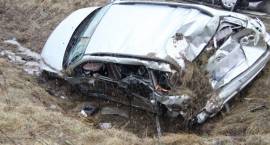 Skutki zderzenia dwóch aut na drodze nr 66 koło Wdziękonia Drugiego w dn. 31.03.2012 r....
