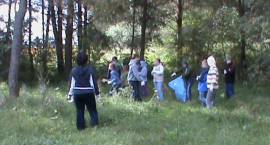 Uczniowie szkoły w Porytem Jabłoni sprzątali świat