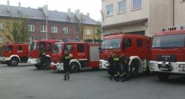 Samochody kompanii odwodowej ze sprzętem wodnym na placu Komendy Powiatowej PSP w...
