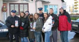 Kwestujących wolontariuszy pilnowała policja /Fot. Henryk Góralczyk