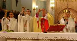 Liturgia Wielkoczwartkowa w kościele pw. Trójcy Przenajświętszej w Zambrowie /Fot....