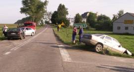 Skutki zderzenia pojazdów w miejscowości Osowiec