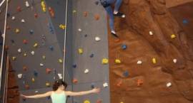 Pnij się w górę na ściance wspinaczkowej w ZS1