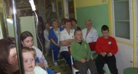 Z okazji Dnia Chorego zambrowski szpital odwiedziły dzieci z OWR Caritas i...