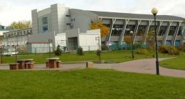 Trwa budowa pomieszczeń socjalnych i parkingów przy basenie