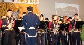 Koncert Miejskiej Modzieżowej Orkiestry Dętej rozpoczął uroczystą galę /Fot. Grzegorz...