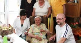 Kwiaty i list od premiera. Pani Janina Zalewska skończyła 100 lat.