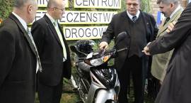 Goście oglądają Centrum Bezpieczeństwa Ruchu Drogowego/ Fot. Grzegorz Zawistowski