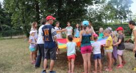 Wolontariusze oraz warsztaty artystyczne w OWR Caritas