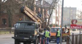 Montaż ozdób świątecznych na ulicach Zambrowa