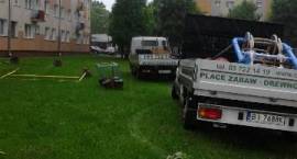 Zdjęcia wykonane przez naszego czytelnika przedstawiające budowę placu zabaw,...
