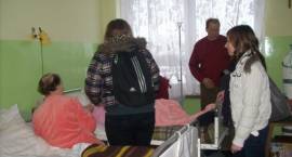 Z okazji Dnia Chorego zambrowski szpital odwiedziły dzieci z OWR Caritas i...